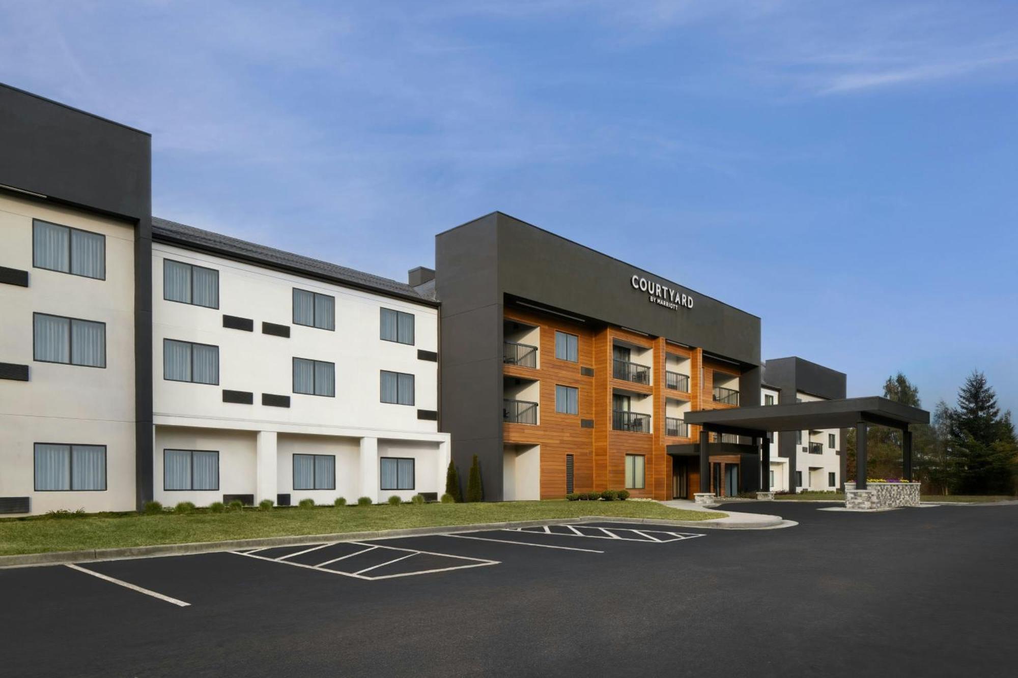 Courtyard Chesapeake Greenbrier Exterior photo