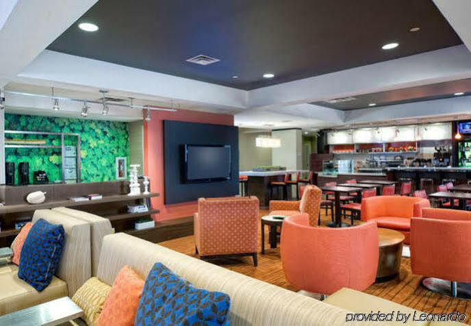 Courtyard Chesapeake Greenbrier Exterior photo